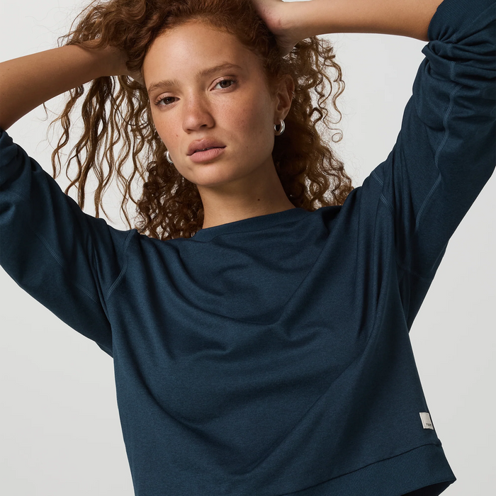 Vuori Halo Modern Crew (Women) - Blue Coast Heather Apparel - Top - Sweatshirt - The Heel Shoe Fitters